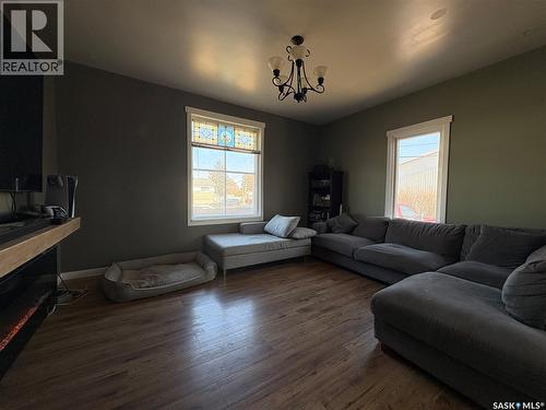 112 1St Avenue, Vibank, SK - Indoor Photo Showing Living Room