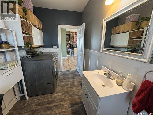112 1St Avenue, Vibank, SK - Indoor Photo Showing Bathroom