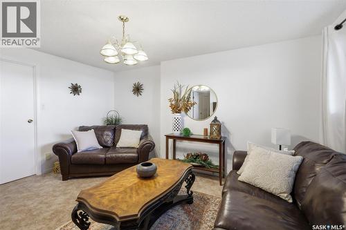 6 80 Berini Drive, Saskatoon, SK - Indoor Photo Showing Living Room