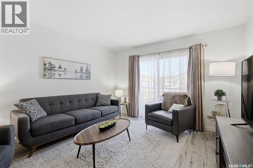 6 80 Berini Drive, Saskatoon, SK - Indoor Photo Showing Living Room