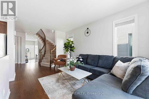 365 Livery Street, Ottawa, ON - Indoor Photo Showing Living Room