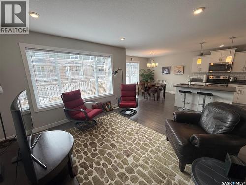 1061 Kolynchuk Crescent, Saskatoon, SK - Indoor Photo Showing Living Room