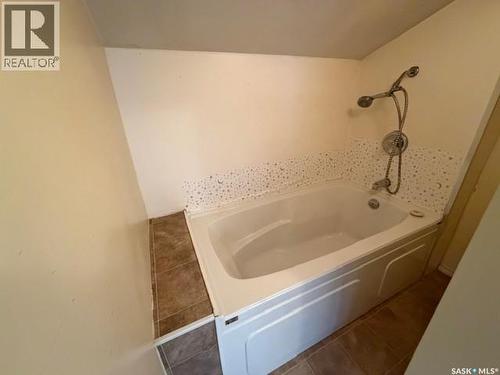 405 18Th Street W, Saskatoon, SK - Indoor Photo Showing Bathroom