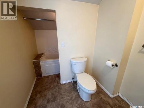 405 18Th Street W, Saskatoon, SK - Indoor Photo Showing Bathroom