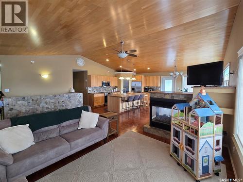 214 5Th Street, Milestone, SK - Indoor