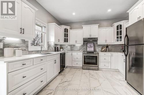 328 Plane Tree Drive, London North (North R), ON - Indoor Photo Showing Kitchen With Stainless Steel Kitchen