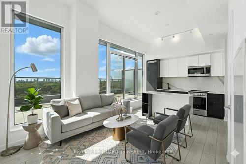 815 - 500 DUPONT STREET  Toronto, ON M6G 0B8