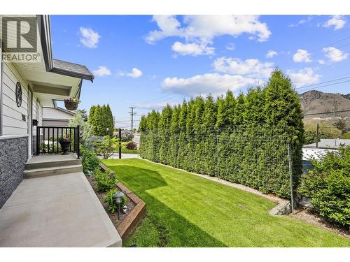 Manicured lawn - 2015 Valleyview Drive, Kamloops, BC - Outdoor