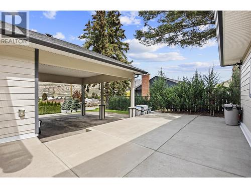Tons of extra parking - 2015 Valleyview Drive, Kamloops, BC - Outdoor