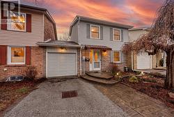 35 PARKLAND COURT Aurora, ON L4G 3M5