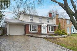682 GLENHURST CRESCENT  Ottawa, ON K1J 7B7