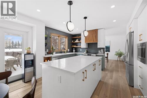 2002 Braun Bay E, Regina, SK - Indoor Photo Showing Kitchen With Upgraded Kitchen