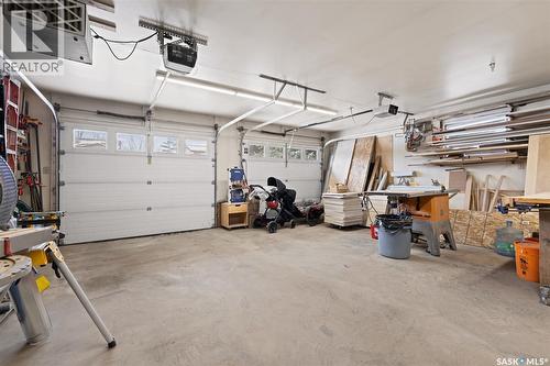 2002 Braun Bay E, Regina, SK - Indoor Photo Showing Garage