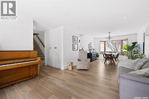 2002 Braun Bay E, Regina, SK - Indoor Photo Showing Living Room