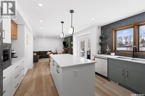 2002 Braun Bay E, Regina, SK - Indoor Photo Showing Kitchen With Double Sink With Upgraded Kitchen