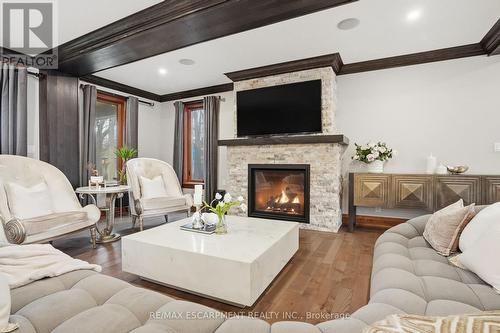 630 Kedleston Way, Mississauga, ON - Indoor Photo Showing Living Room With Fireplace