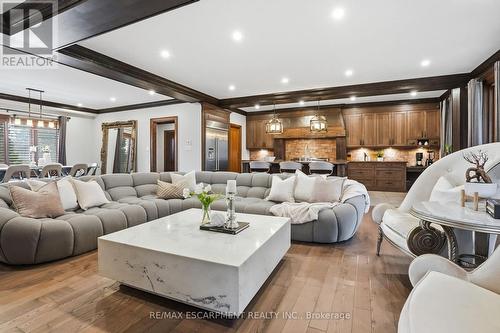 630 Kedleston Way, Mississauga, ON - Indoor Photo Showing Living Room