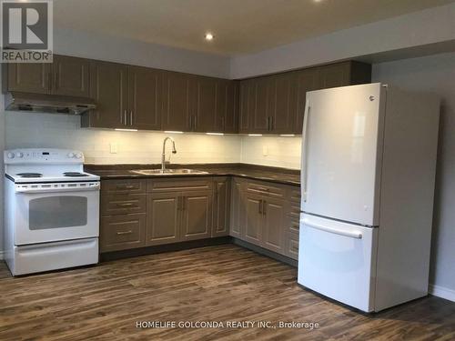 2475 Council Ring Road, Mississauga, ON - Indoor Photo Showing Kitchen