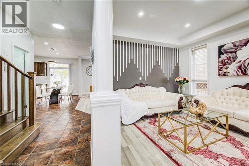 617 Thorndale Drive, Waterloo, ON - Indoor Photo Showing Living Room