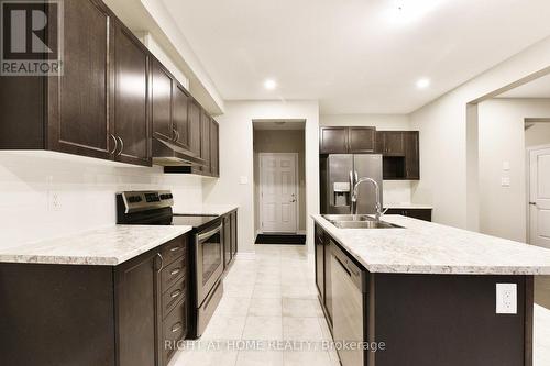 630 Eagle Crest Heights, Ottawa, ON - Indoor Photo Showing Kitchen With Double Sink With Upgraded Kitchen
