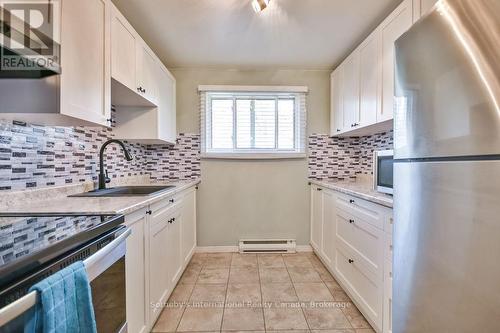 38 - 112 Loggers Run, Barrie (Ardagh), ON - Indoor Photo Showing Kitchen With Upgraded Kitchen