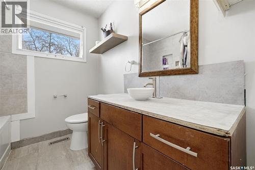 6 Hanley Crescent, Regina, SK - Indoor Photo Showing Bathroom