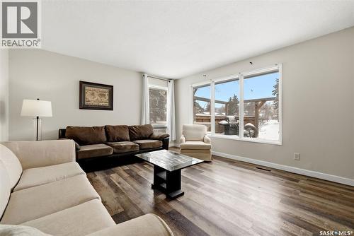 6 Hanley Crescent, Regina, SK - Indoor Photo Showing Living Room