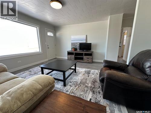 105 5Th Avenue W, Shellbrook, SK - Indoor Photo Showing Living Room