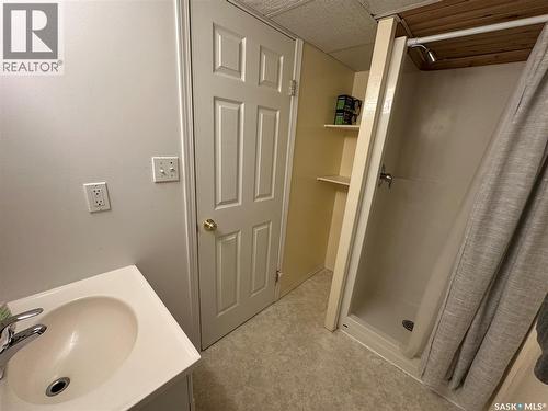 105 5Th Avenue W, Shellbrook, SK - Indoor Photo Showing Bathroom