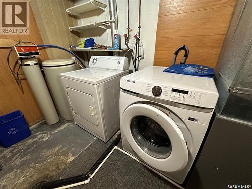 105 5Th Avenue W, Shellbrook, SK - Indoor Photo Showing Laundry Room