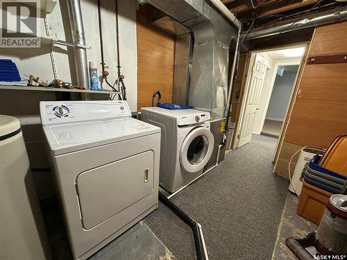 105 5Th Avenue W, Shellbrook, SK - Indoor Photo Showing Laundry Room