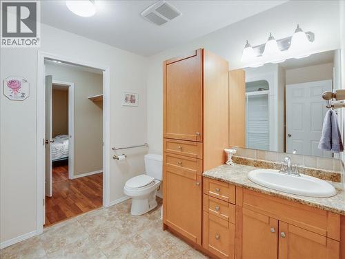 7136 Wright Way, Trail, BC - Indoor Photo Showing Bathroom