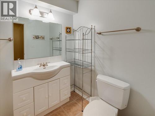 7136 Wright Way, Trail, BC - Indoor Photo Showing Bathroom