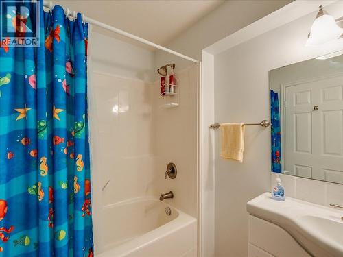 7136 Wright Way, Trail, BC - Indoor Photo Showing Bathroom