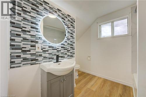 524 Simcoe Street, London, ON - Indoor Photo Showing Bathroom