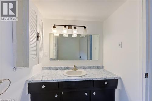 524 Simcoe Street, London, ON - Indoor Photo Showing Bathroom
