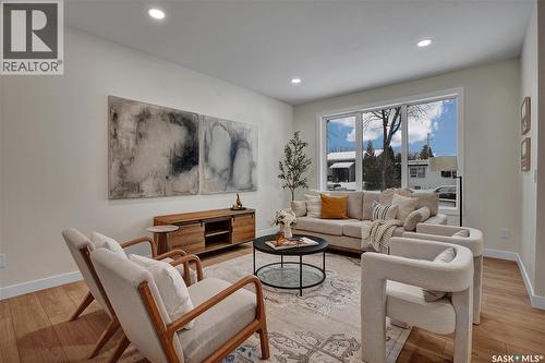 1401 Cairns Avenue, Saskatoon, SK - Indoor Photo Showing Living Room