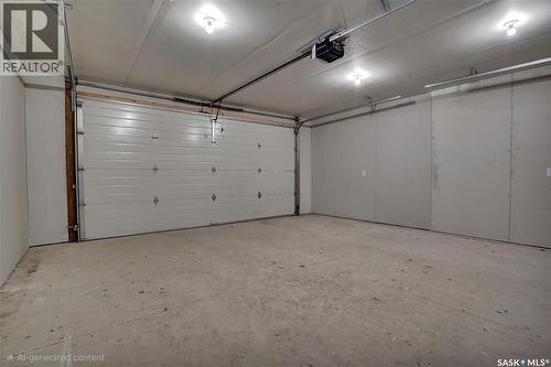 1401 Cairns Avenue, Saskatoon, SK - Indoor Photo Showing Garage