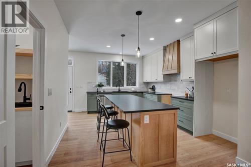 1401 Cairns Avenue, Saskatoon, SK - Indoor Photo Showing Kitchen