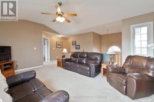 17 Windemere Place, St. Thomas, ON - Indoor Photo Showing Living Room