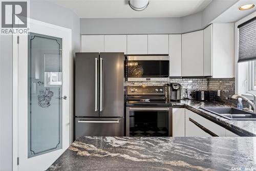 2103 9Th Avenue, Humboldt, SK - Indoor Photo Showing Kitchen With Double Sink