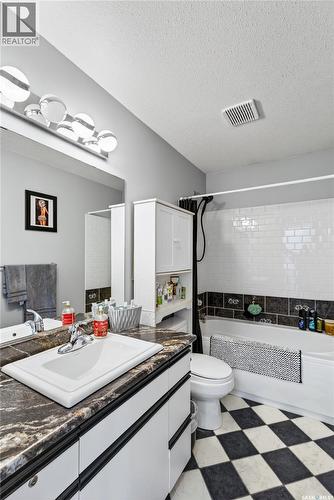 2103 9Th Avenue, Humboldt, SK - Indoor Photo Showing Bathroom