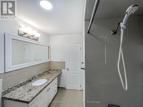 3485 Oakglade Crescent, Mississauga, ON - Indoor Photo Showing Bathroom