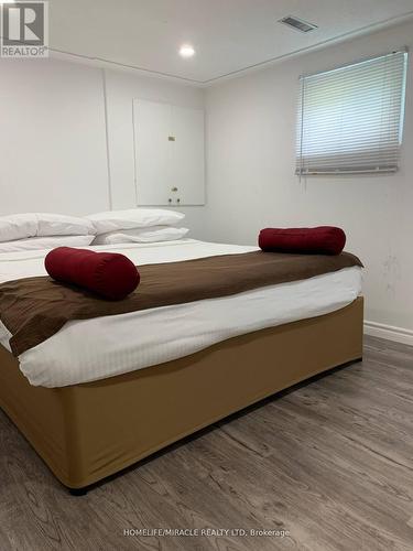 3485 Oakglade Crescent, Mississauga, ON - Indoor Photo Showing Bedroom