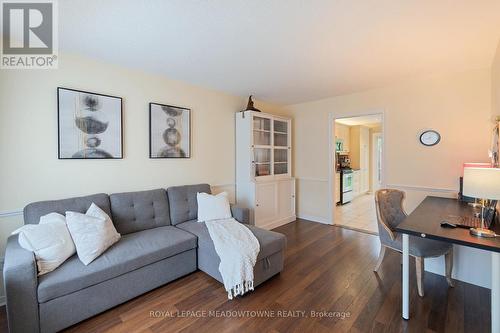 2542 Valencia Road, Mississauga, ON - Indoor Photo Showing Living Room