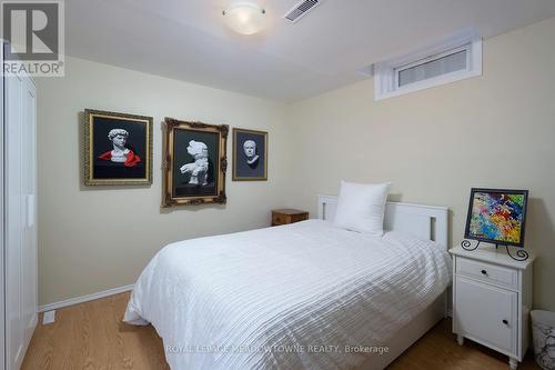 2542 Valencia Road, Mississauga, ON - Indoor Photo Showing Bedroom