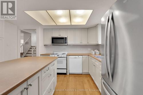 73 Bramblegrove Crescent, Ottawa, ON - Indoor Photo Showing Kitchen