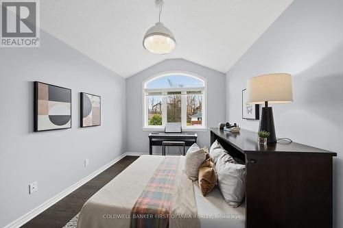 206 Ancaster Avenue, Ottawa, ON - Indoor Photo Showing Bedroom