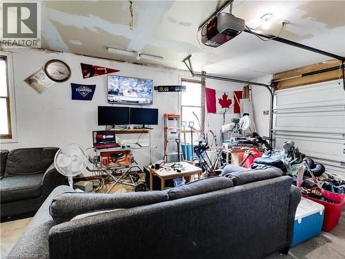 9183 Silver Street, Caistor Centre, ON - Indoor Photo Showing Garage