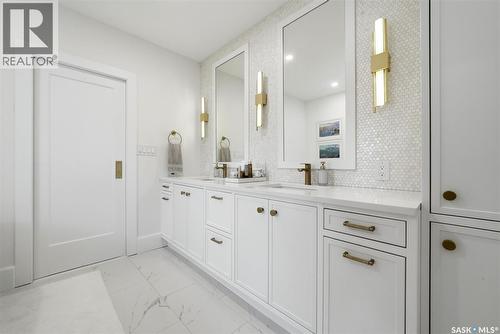 3200 Albert Street, Regina, SK - Indoor Photo Showing Bathroom